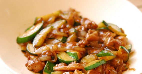 Stir-fried Zucchini and Onions