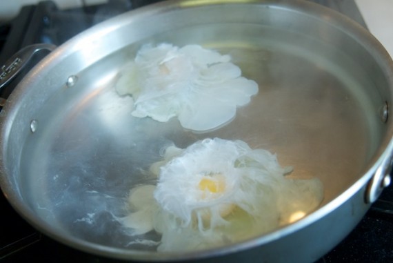 Poaching eggs